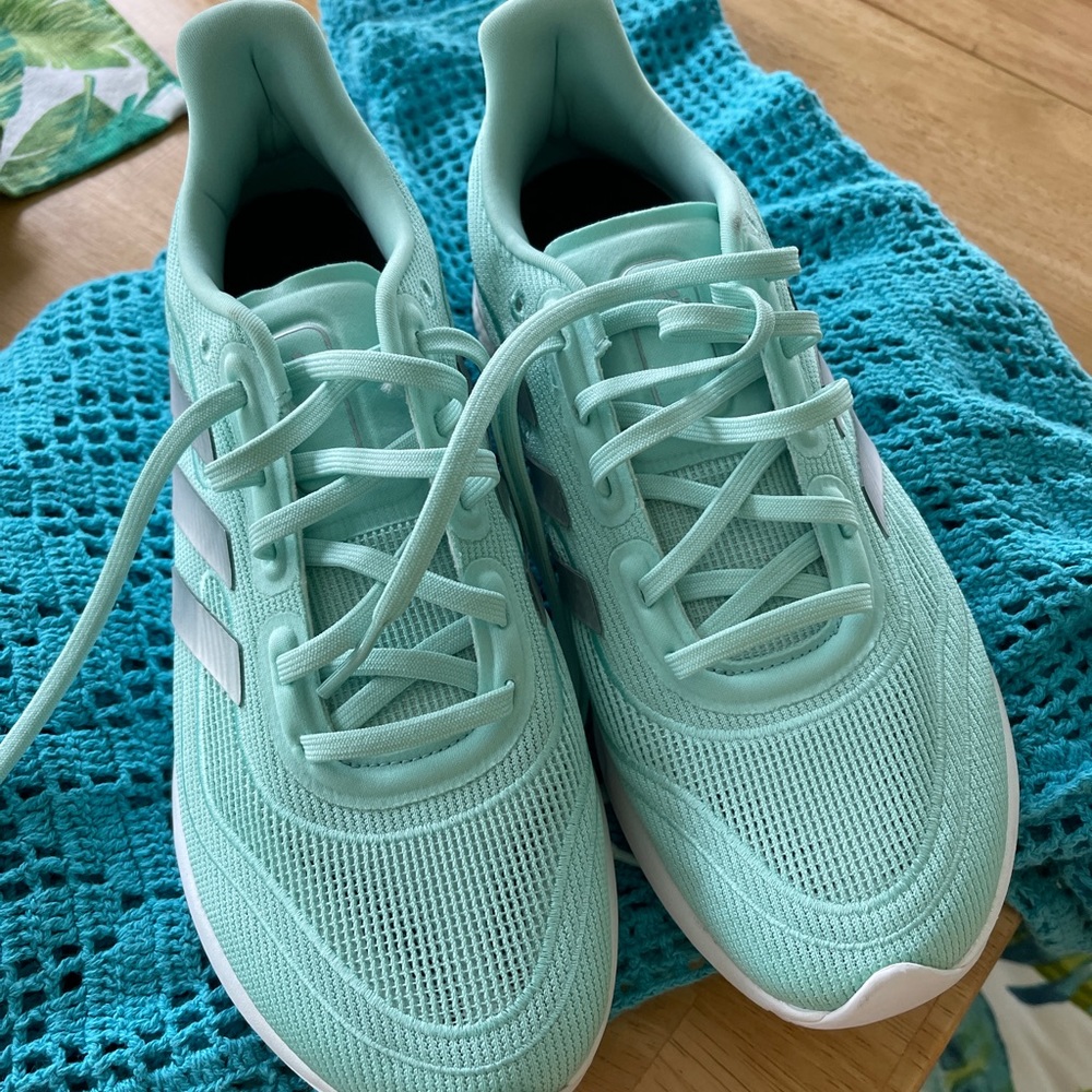 Adidas 7.5 size sneakers. Teal
